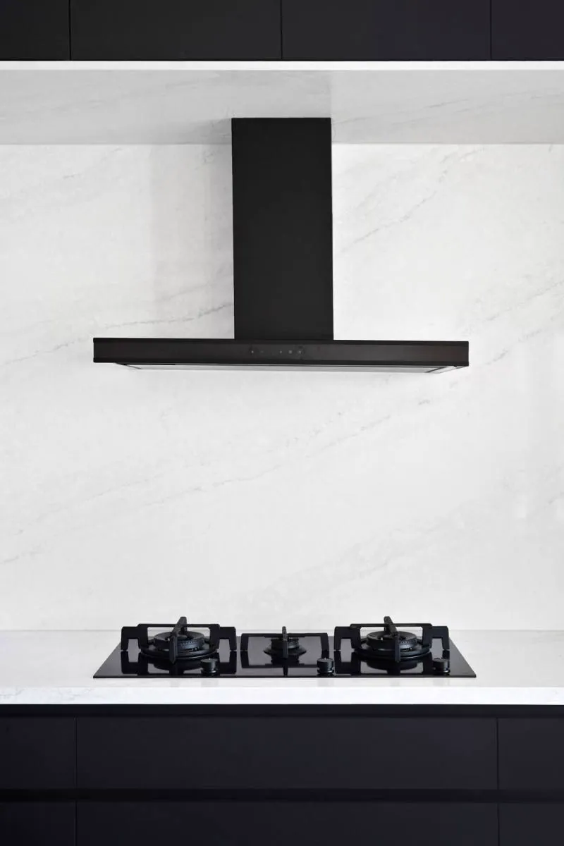 Cooktop and rangehood against the white splashback in the Murrumbateman kitchen